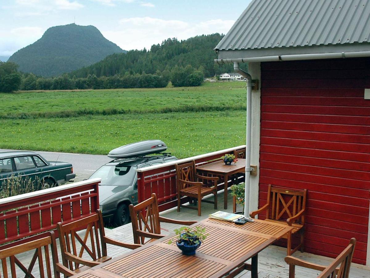 Three-Bedroom Holiday Home In Isfjorden Torvik Zimmer foto